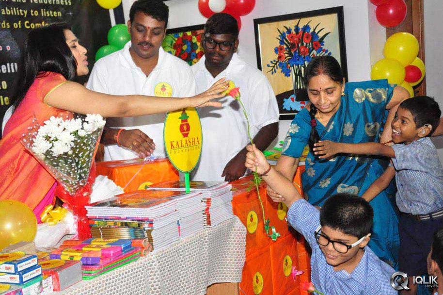 Rashmi-Goutham-And-Getup-Srinu-At-Akshara-Kalasha-Foundation